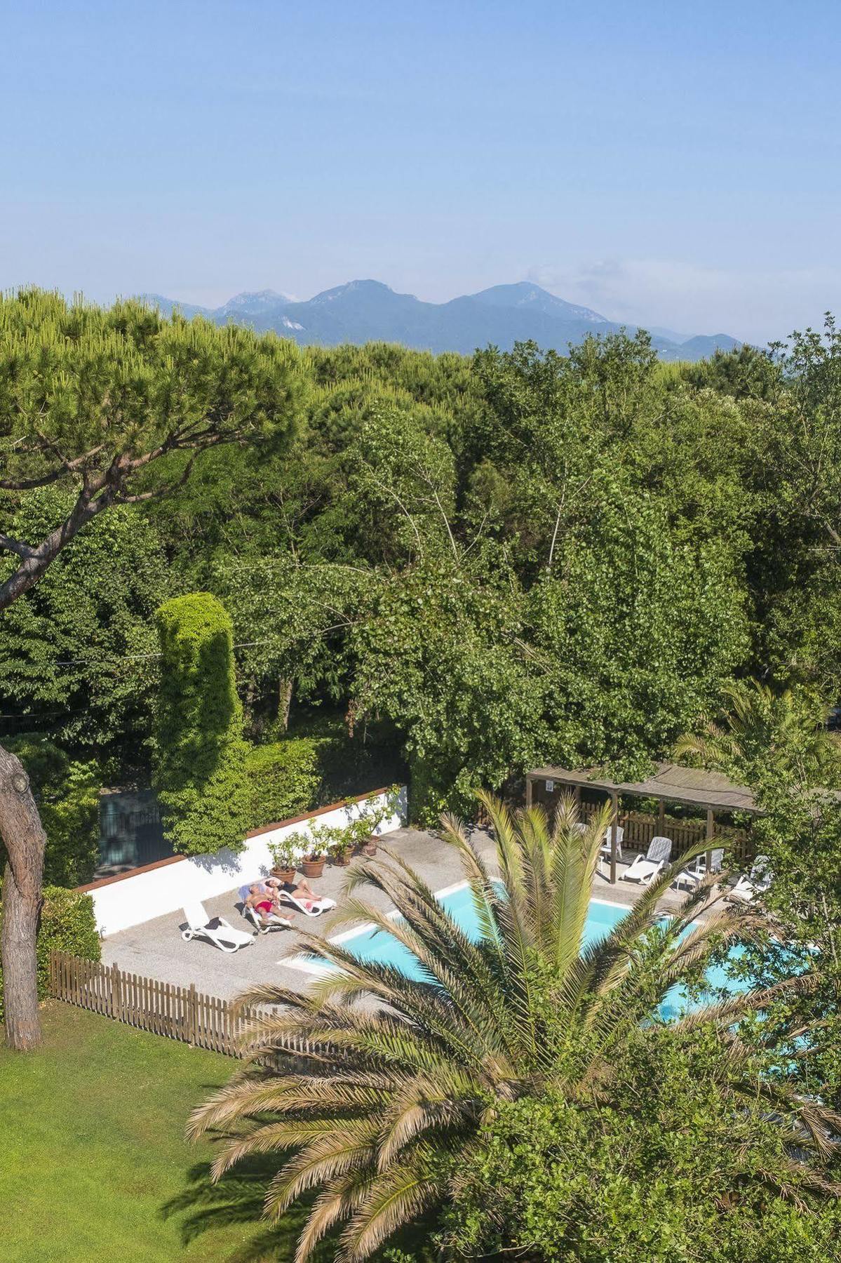 Hotel La Bussola Марина-ди-Масса Экстерьер фото